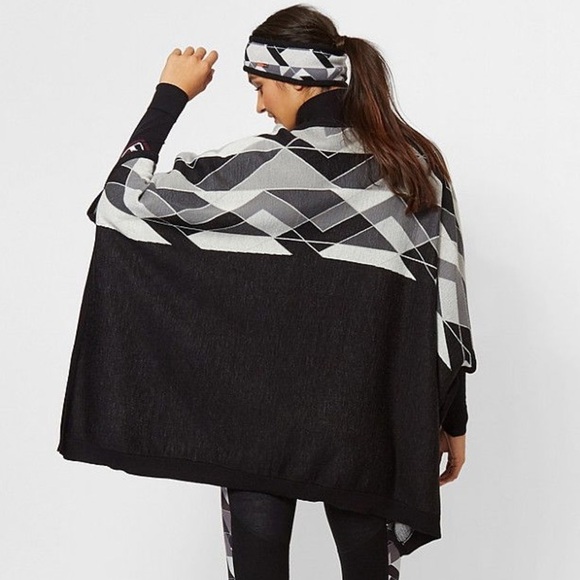 Sweaty Betty Geometric Black Gray Yeti Knit Poncho One Size - Picture 3 of 9